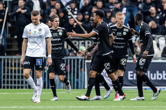 Örebros Jake Larsson deppar och Västerås SKs Daniel Ask