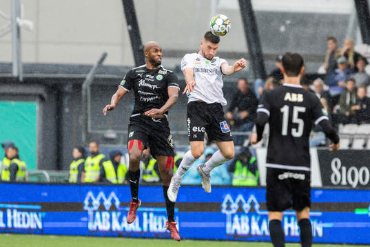 Västerås SKs Jabir Abdihakim Ali och Örebros Axel Oskar