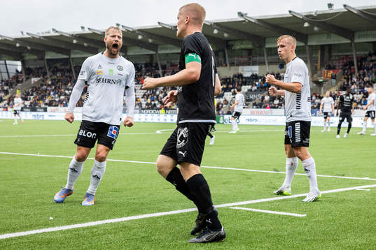 Örebros Sebastian Crona , Västerås SKs Simon Johansson
