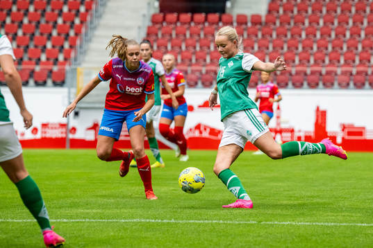 Helsingborgs Rebecka Winroth  och IK Zenith Ella Baldebo