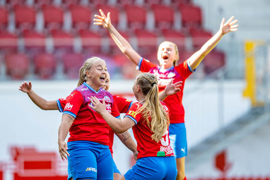 Helsingborgs Stephanie Petersson  jublar