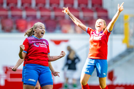 Helsingborgs Stephanie Petersson  jublar