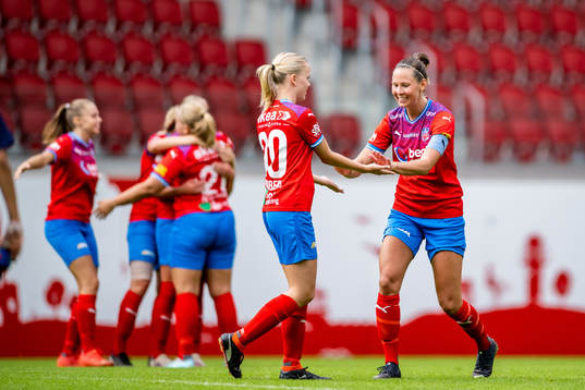Helsingborgs Emma Sternberg  och Josefine Wiksell jublar
