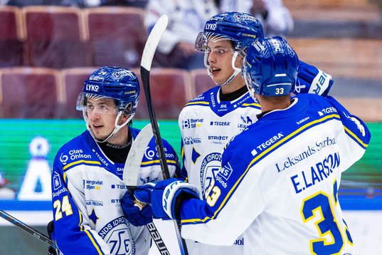 Leksands Anton Johansson jublar med lagkamrater