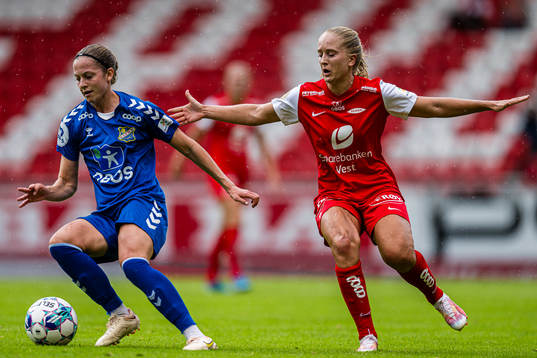 Selma Ørstavik Hernes of Lyn and Amalie Eikeland of Brann