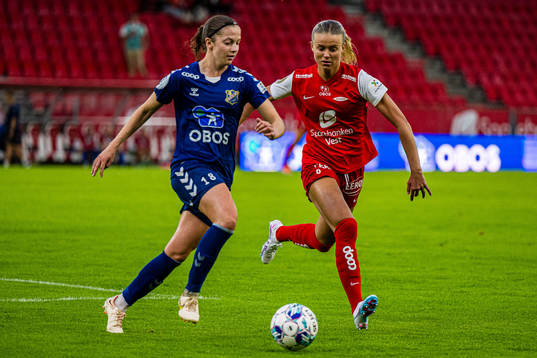 Selma Ørstavik Hernes of Lyn and Mille Aune of Brann