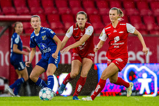 Kristin Holmen of Lyn and Marthine Østenstad of Brann