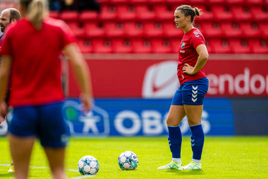 Anna Nerland Aahjem of Lyn warms up