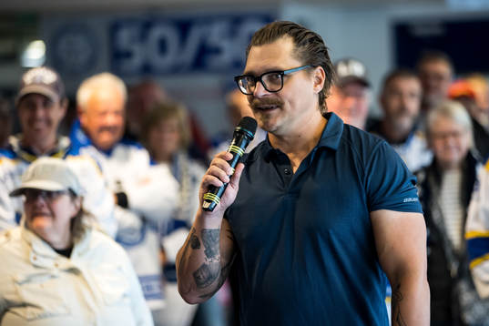 Leksands tränare Björn Hellkvist innan ishockeymatchen i