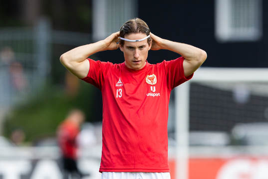 Kalmars Johan Karlsson uppvärmningen