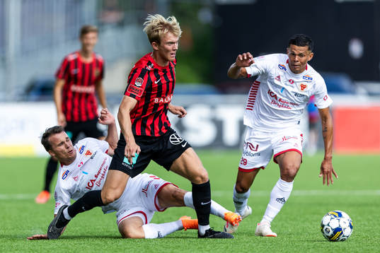 Bläddra bland fler bilder av Fotboll, Allsvenskan, Brommapojkarna - Kalmar