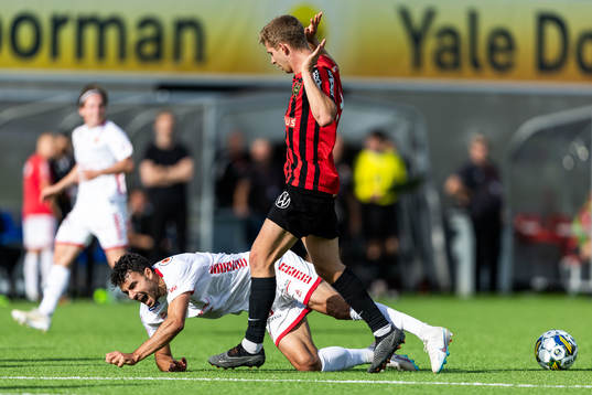 Kalmars Deniz Hummet och Brommapojkarnas Samuel Leach Holm