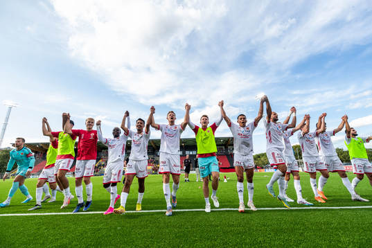 Kalmars spelare jublar
