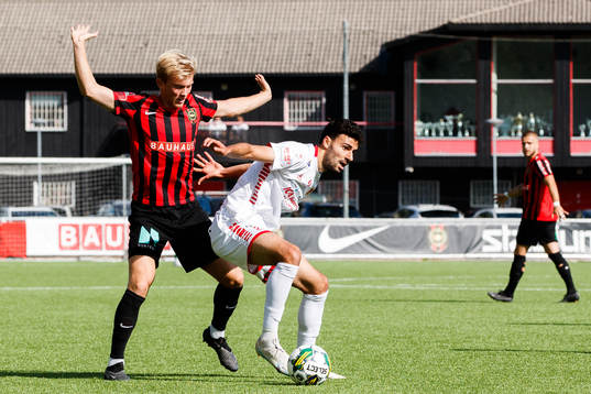 Brommapojkarnas Alexander Jensen och Kalmars Deniz Hummet