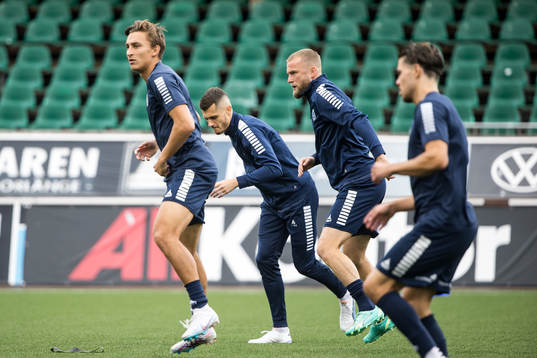 Utsiktens spelare värmer upp innan fotbollsmatchen i