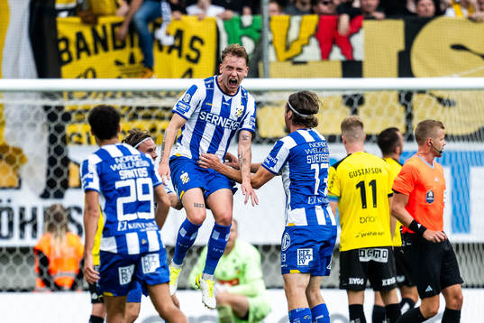 IFK Göteborgs Sebastian Hausner jublar med lagkamrater
