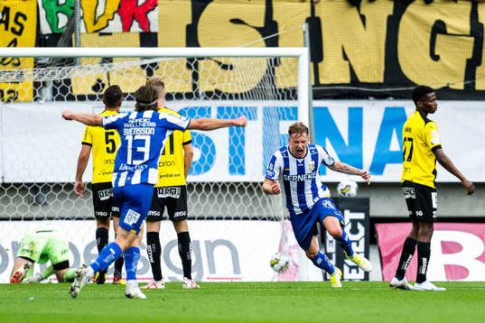 IFK Göteborgs Sebastian Hausner jublar med lagkamrater