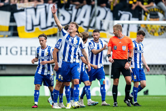 IFK Göteborgs Sebastian Hausner jublar med lagkamrater