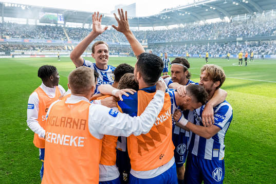 IFK Göteborgs Sebastian Hausner jublar med lagkamrater