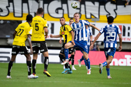 Häckens Ali Youssef och IFK Göteborgs Adam Carlén