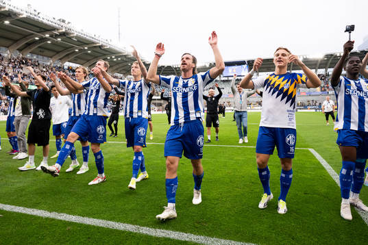 IFK Göteborgs Gustav Svensson mfl tackar publiken