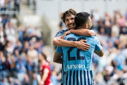 Djurgårdens Musa Qurbanli jublar med Gustav Wikheim