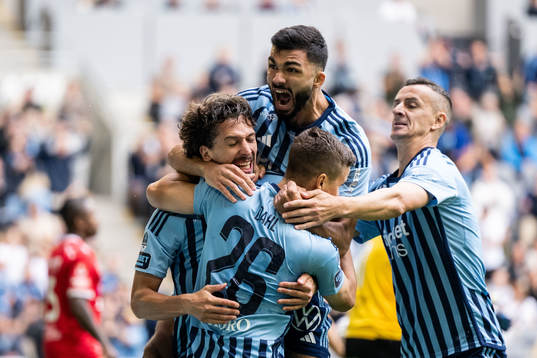 Djurgårdens Gustav Wikheim jublar med Samuel Dahl, Musa