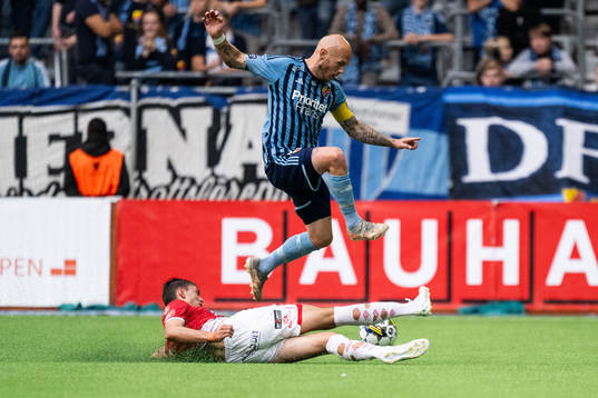 Degerfors Oscar Wallin och Djurgårdens Magnus Eriksson