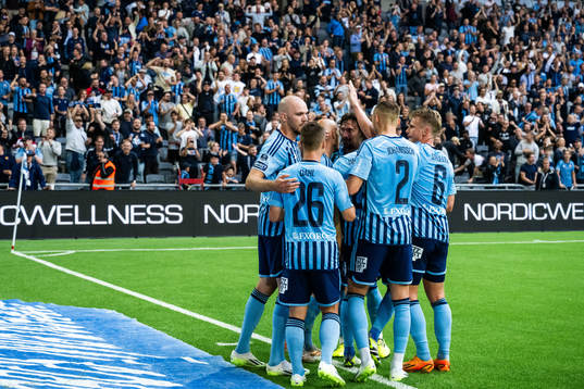 Djurgårdens Marcus Danielson jublar med lagkamrater