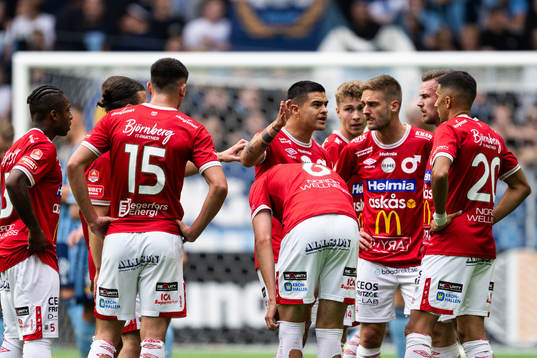 Degerfors Diego De Jesus Campos Ballestero med lagkamrater