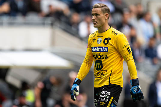 Degerfors målvakt Sondre Lovseth Rossbach deppar
