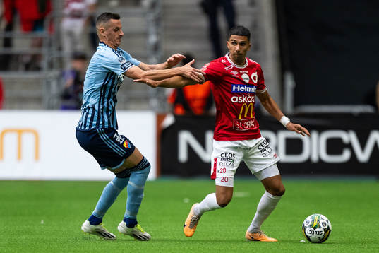 Djurgårdens Haris Radetinac och Degerfors Elyas Bouzaiene