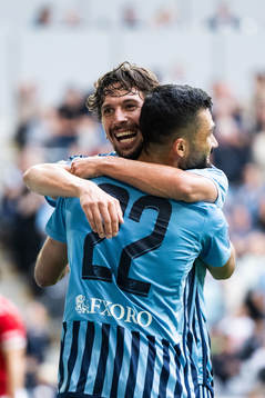 Djurgårdens Musa Qurbanli jublar med Gustav Wikheim