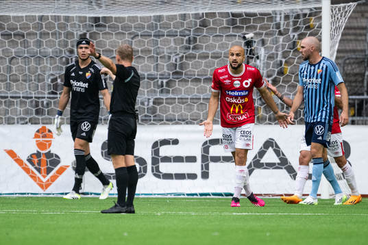 Degerfors Pashang Abdulla reagerar mot Domare Fredrik Klitte