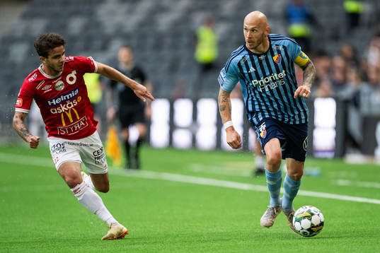 Degerfors Justin Salmon och Djurgårdens Magnus Eriksson