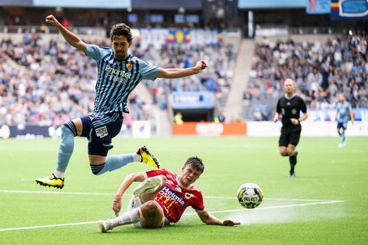 Djurgårdens Gustav Wikheim och Degerfors Oscar Wallin