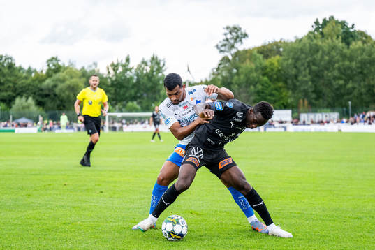 Värnamos Wenderson Oliveira do Nascimento och Halmstads