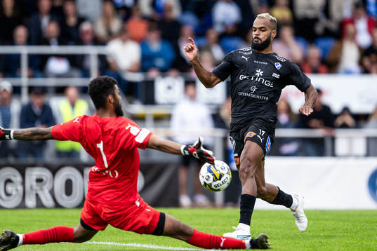 Värnamos Jonathan Ursin Rasheed och Halmstads Phil