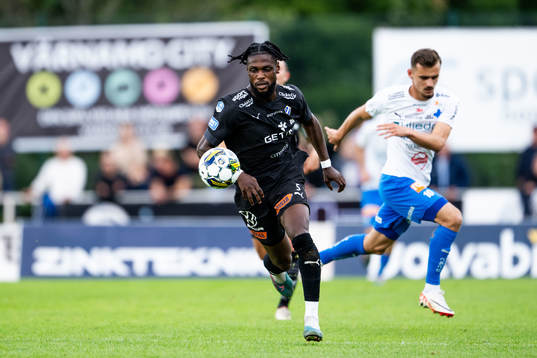 Halmstads Joseph Baffoe och Värnamos Ajdin Zeljkovic