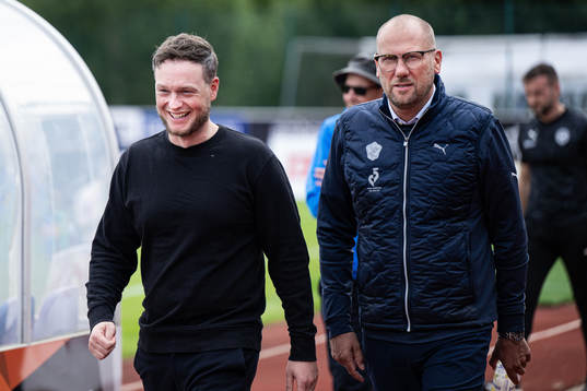 Värnamos tränare Kim Hellberg och Halmstads tränare