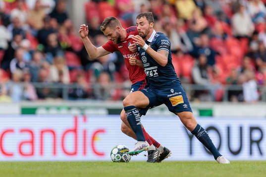 Östers Niklas Söderberg och Örgrytes Jonathan Azulay