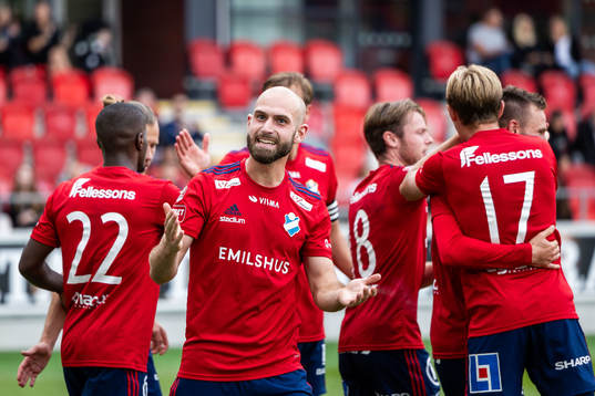 Östers Sebastian Hedlund jublar