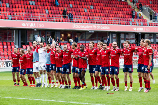 Östers spelare jublar