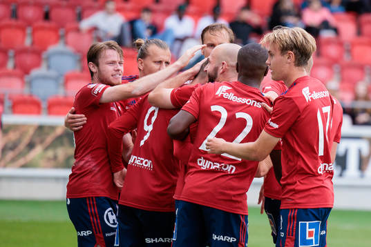 Östers spelare jublar