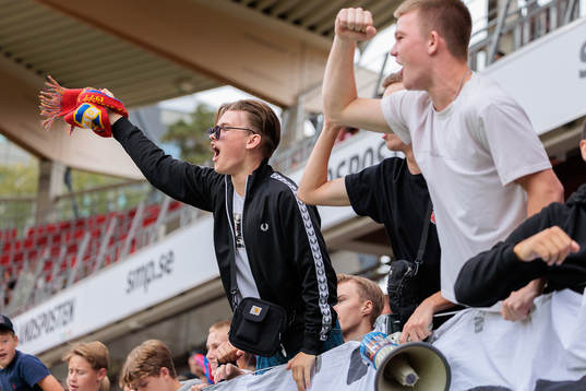 Östers supportrar jublar