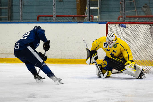 Finlands Urho Mattila gör 1-1 målet