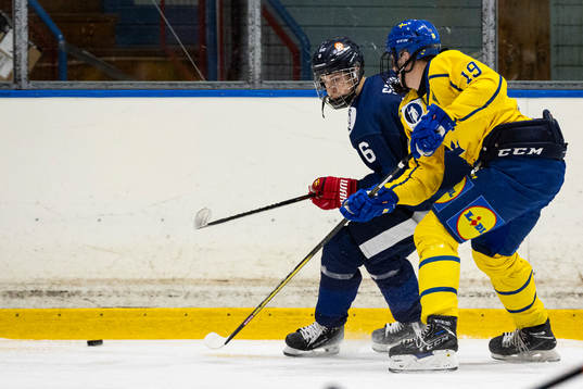 Finlands Julius Saari mot Sveriges Albin Laksonen