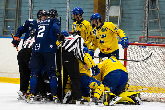 Bråk mellan Sveriges och Finlands spelarna