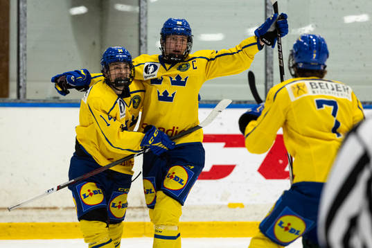 Sveriges Anton Gästrin jublar med Filip Ekberg och Joe