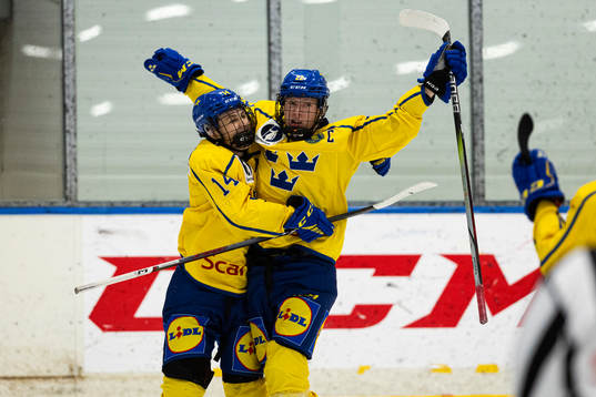 Sveriges Anton Gästrin jublar med Filip Ekberg